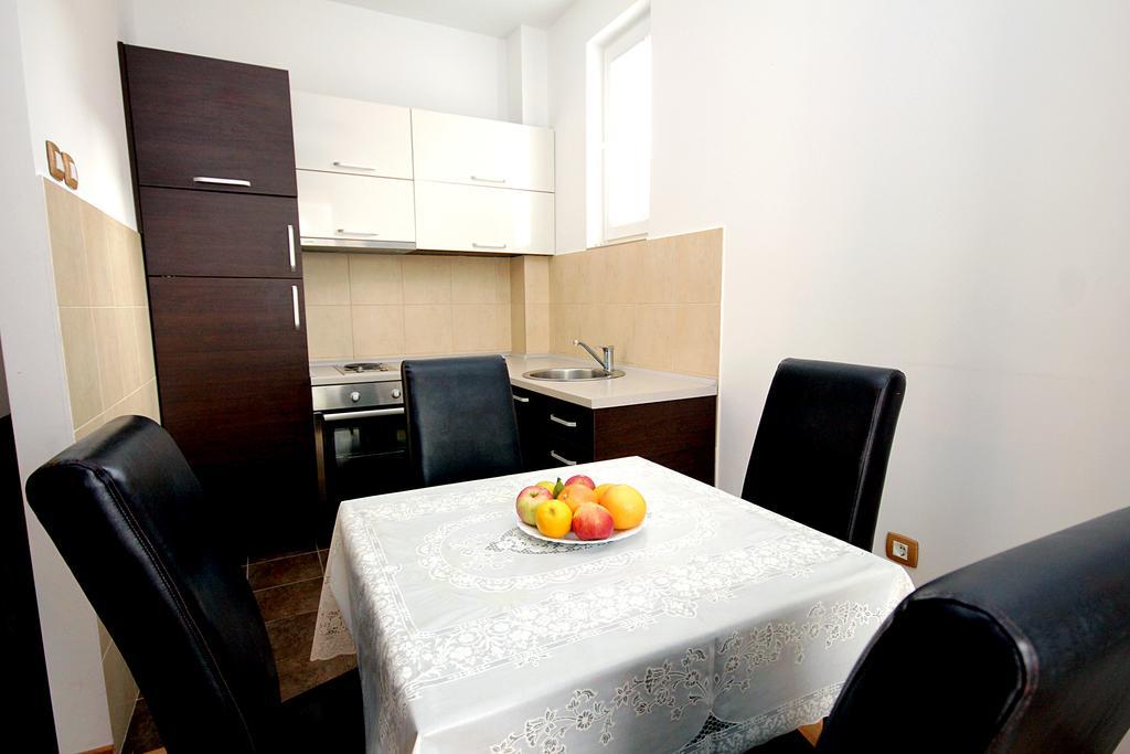 Apartments Draskovic Mirista Petrovac na moru Exterior foto