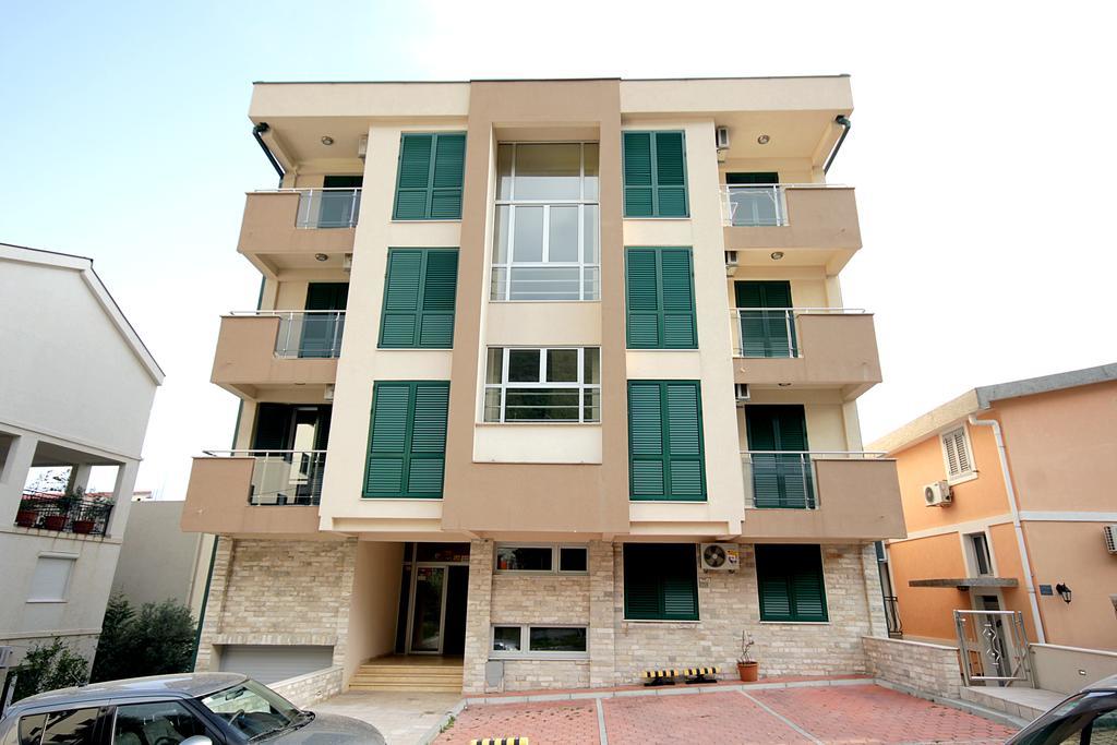 Apartments Draskovic Mirista Petrovac na moru Exterior foto