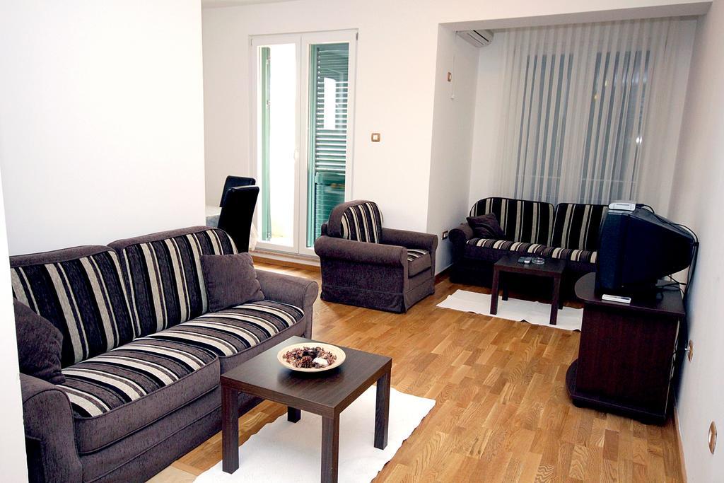 Apartments Draskovic Mirista Petrovac na moru Exterior foto